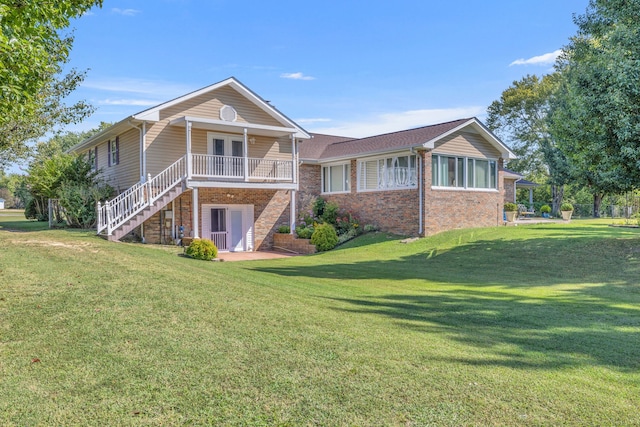 view of front of home with a front lawn