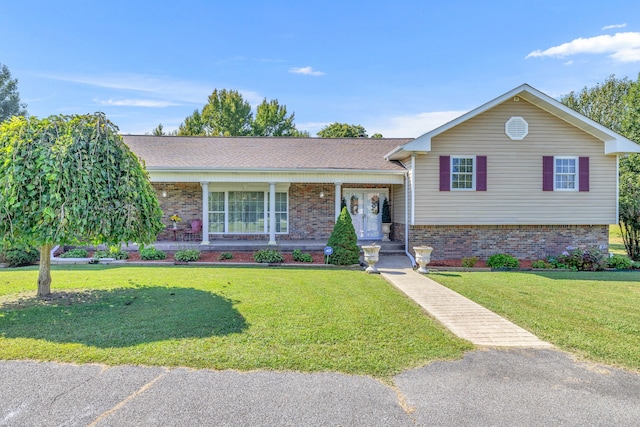 tri-level home featuring a front lawn