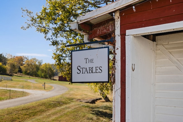 view of community / neighborhood sign