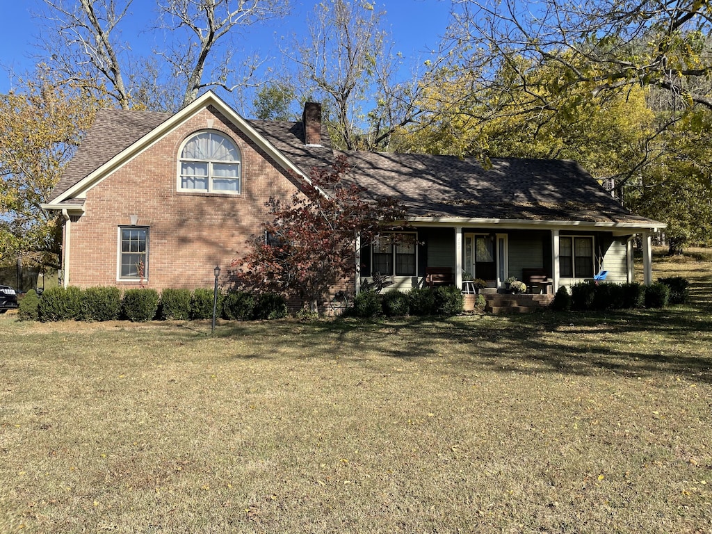 view of front of home featuring a front yard and covered porch