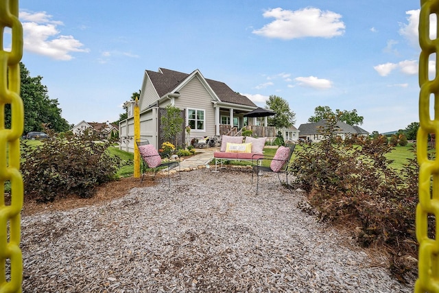 view of yard featuring an outdoor living space and a patio