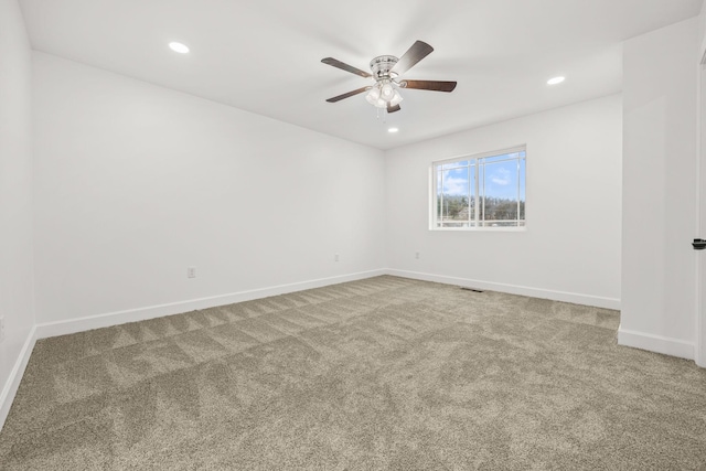 unfurnished room with carpet flooring and ceiling fan