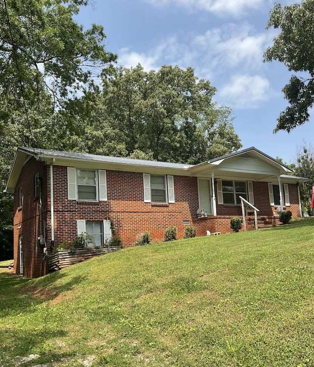 view of front of house with a front yard