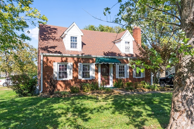 cape cod-style house featuring a front lawn