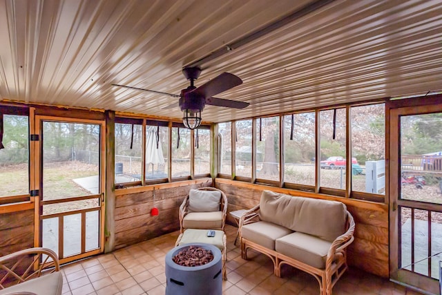 sunroom featuring ceiling fan