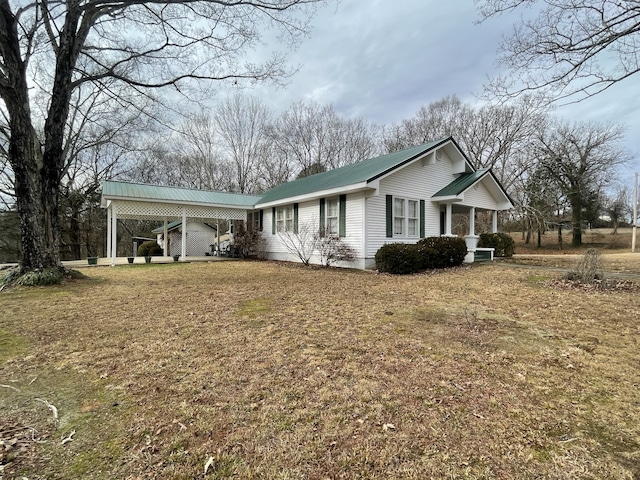 ranch-style home with a front yard