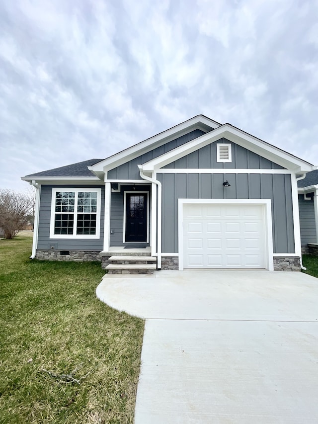 ranch-style home with a front yard and a garage