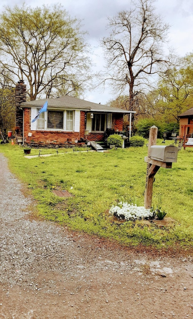 view of front facade with a front lawn