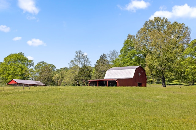 view of yard featuring a rural view and an outbuilding