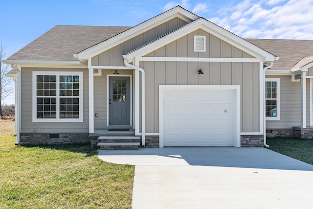 view of front of house featuring a front yard and a garage