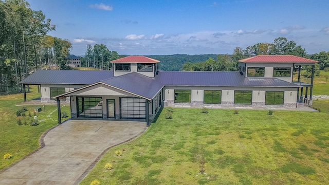 view of front of house with a front lawn