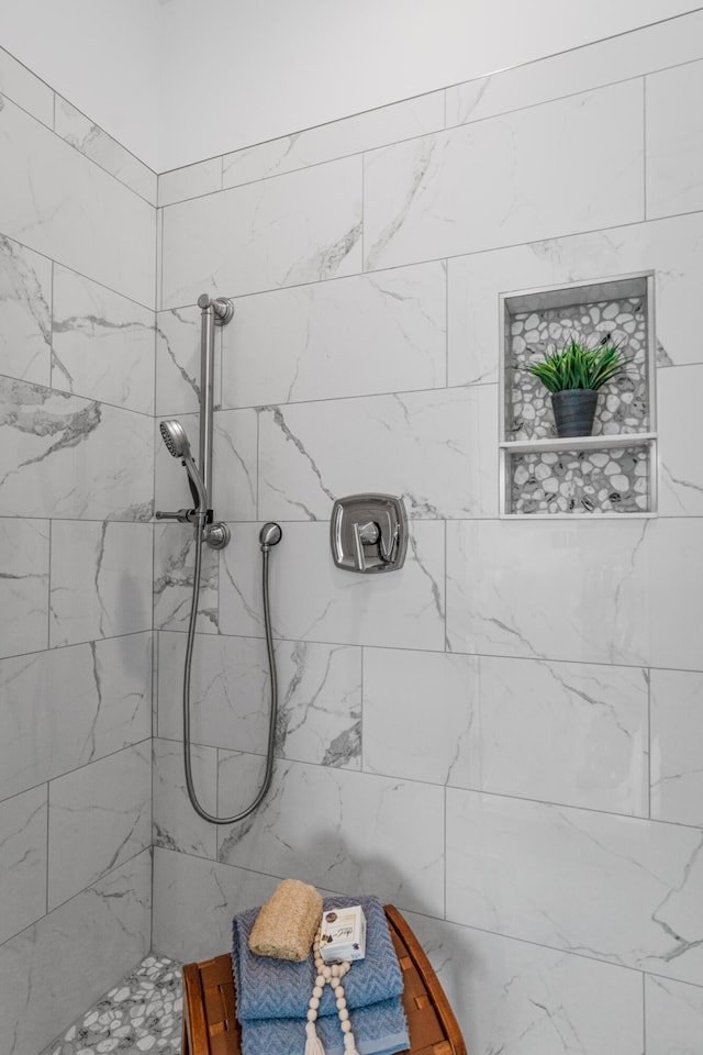 bathroom featuring tiled shower