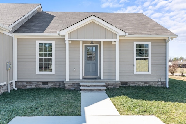 view of front of home with a front lawn