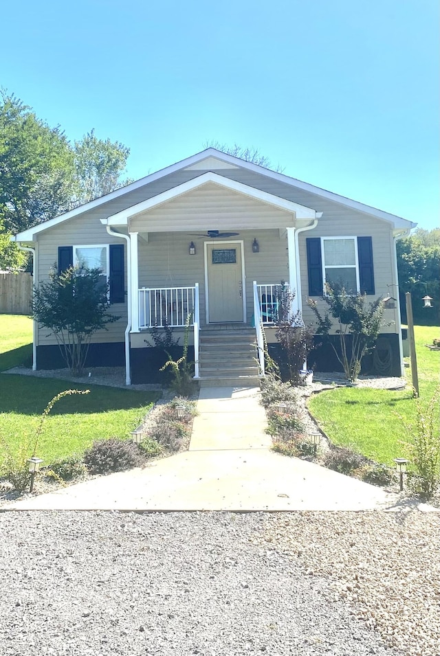 view of front facade featuring a porch and a front yard