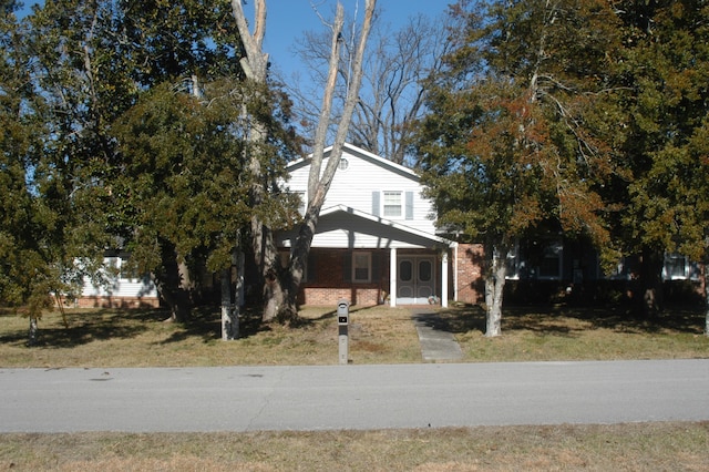 view of front of house featuring a front yard