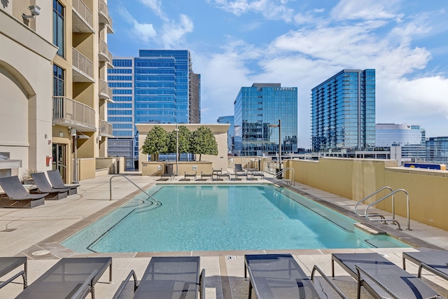 view of swimming pool