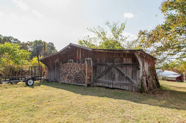 view of shed / structure with a lawn