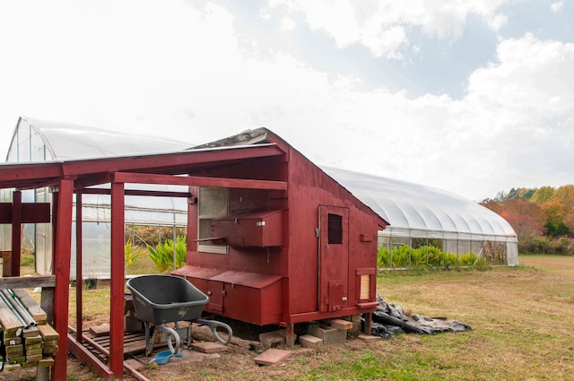 view of shed / structure with a yard