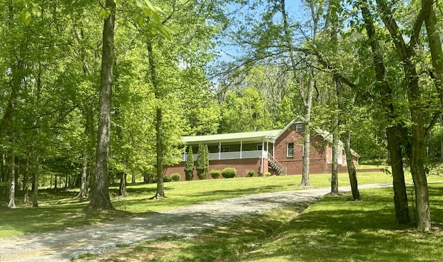 view of front facade with a front lawn