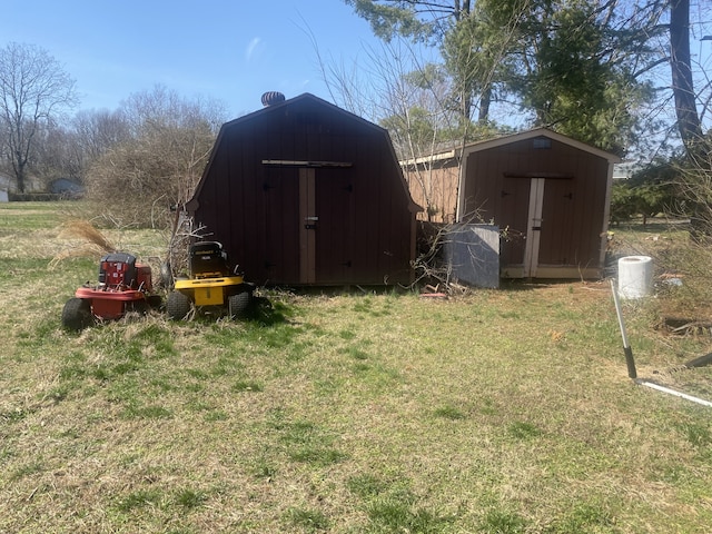 view of shed / structure featuring a yard