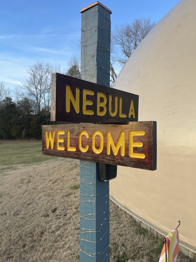 view of community / neighborhood sign