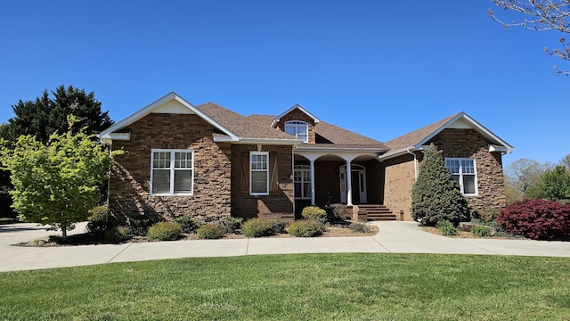 craftsman inspired home with a front yard