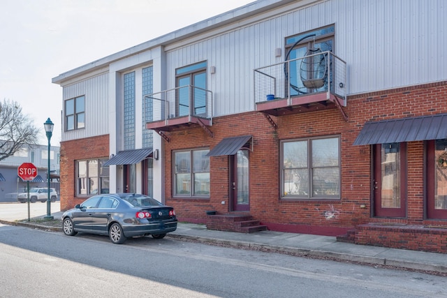 view of front of house with a balcony