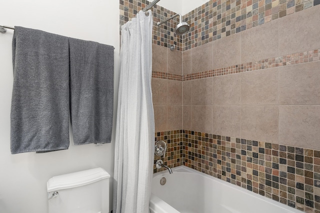 bathroom featuring toilet and shower / bath combo