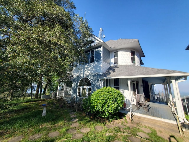 view of front facade featuring covered porch