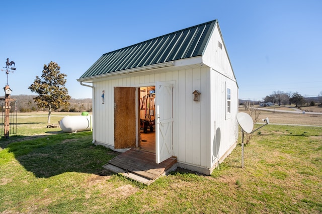 view of shed / structure with a lawn