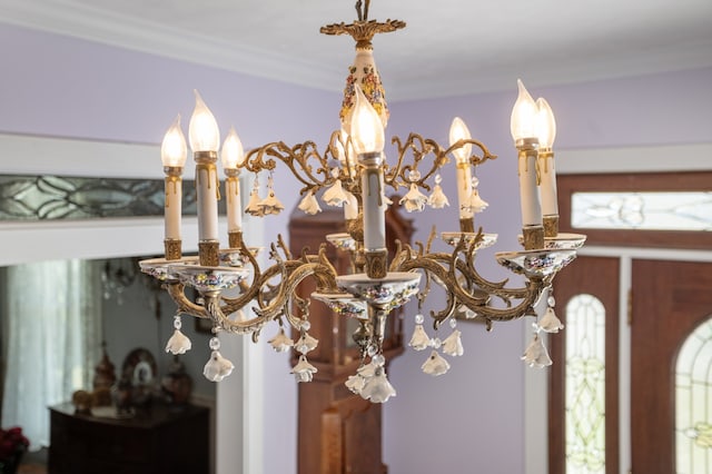 room details with ornamental molding