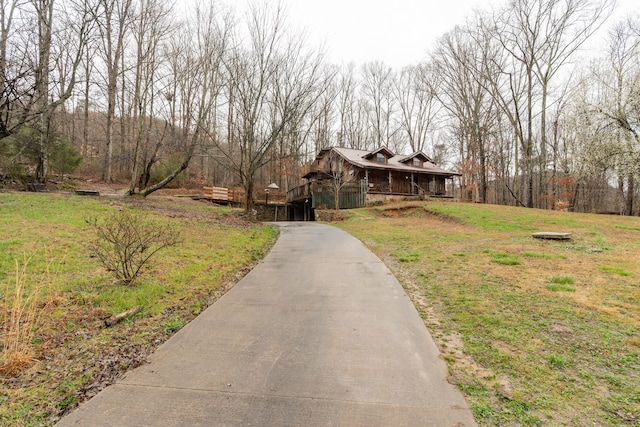 view of front of home featuring a front yard