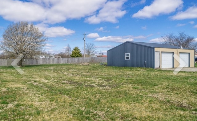 view of yard featuring a garage and an outdoor structure