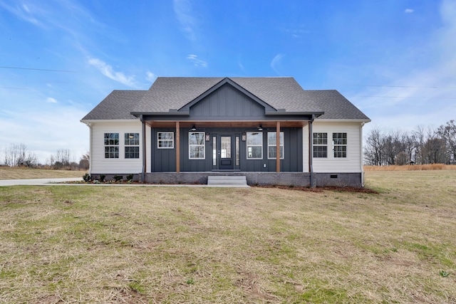 view of front of home with a front lawn, ceiling fan, and a porch