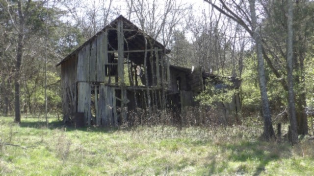 view of shed / structure