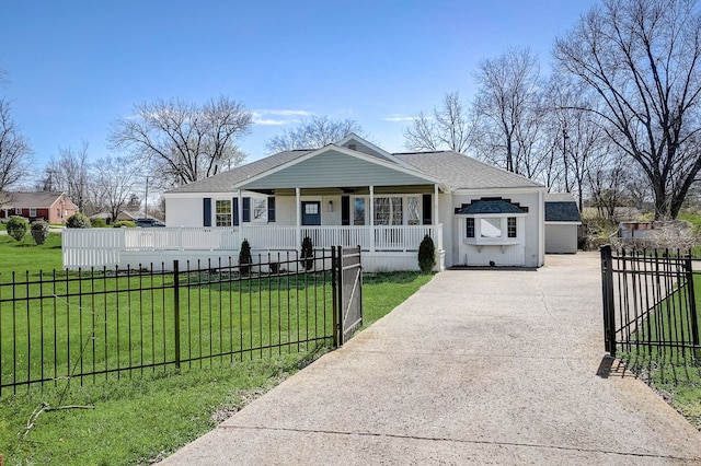 view of front of home with covered porch, an outdoor structure, and a front yard