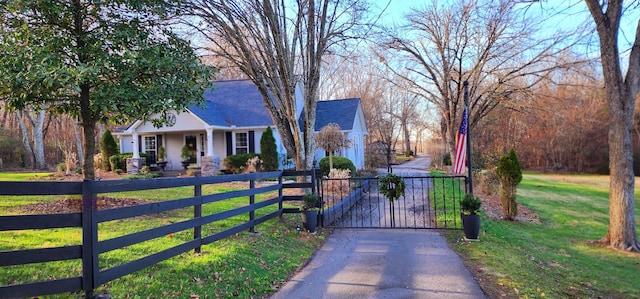 view of front of house featuring a front lawn