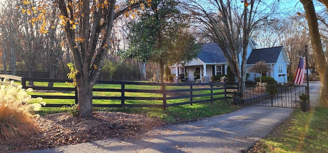 view of front of property with a front yard