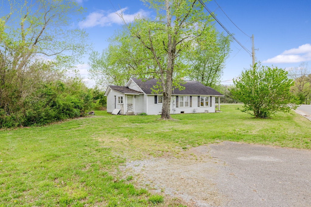 ranch-style house with a front lawn