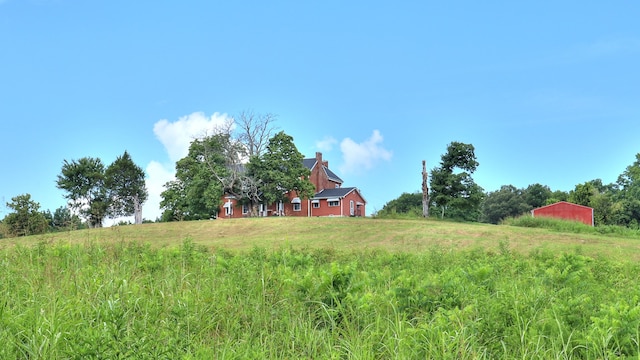 view of yard with a rural view