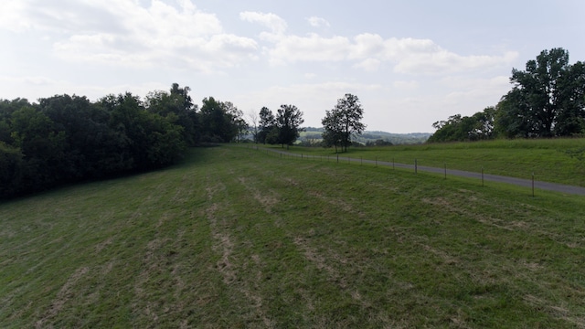 view of yard featuring a rural view