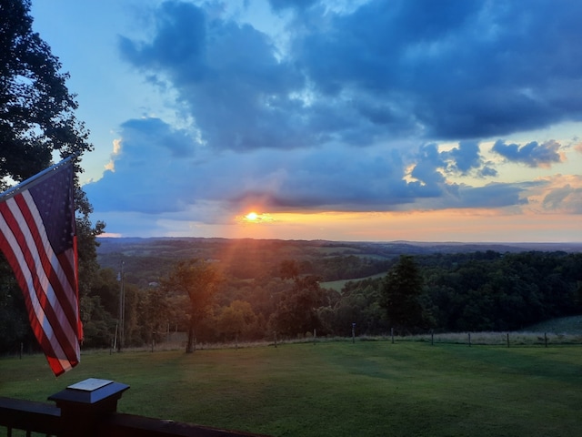 view of yard at dusk