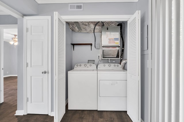 laundry area with independent washer and dryer, dark hardwood / wood-style flooring, and ceiling fan