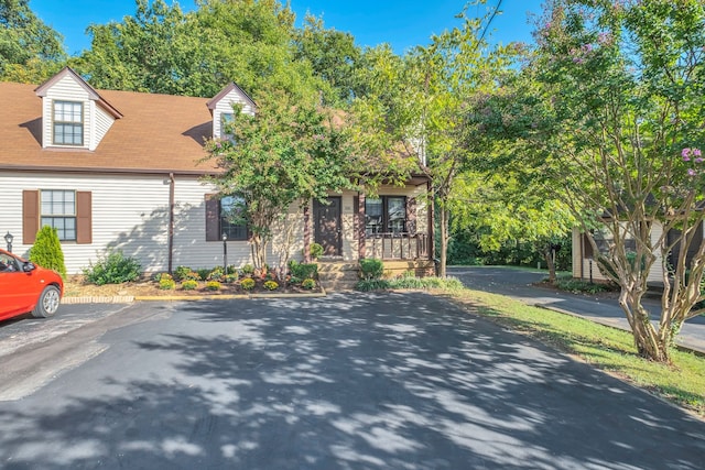 view of front of home featuring a porch