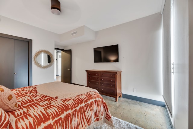 bedroom featuring a closet