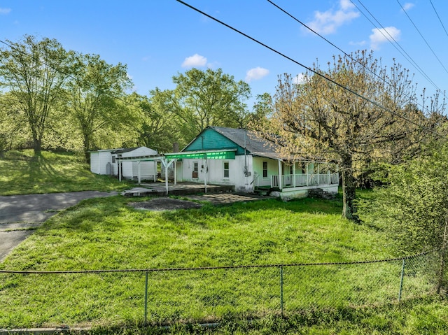 view of front facade with covered porch and a front yard