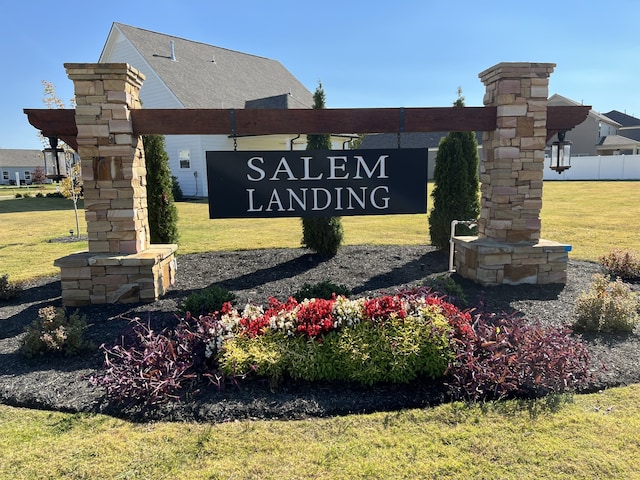 community sign with a yard