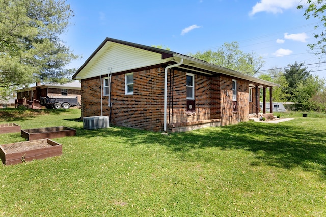 view of side of home featuring central air condition unit and a lawn