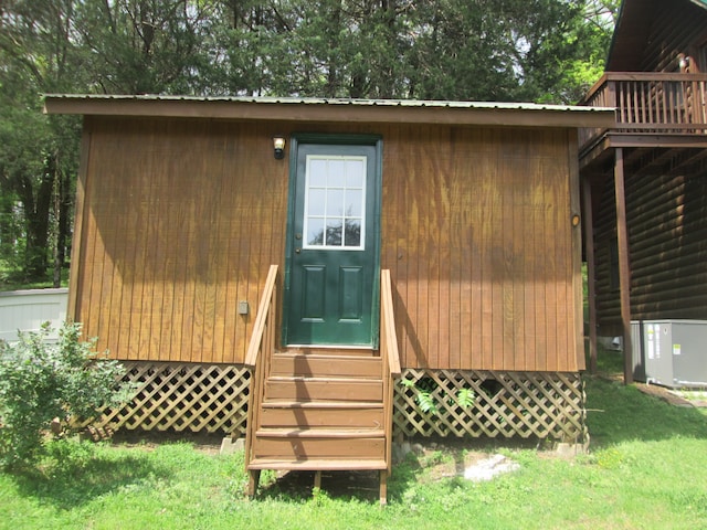 exterior space featuring a yard