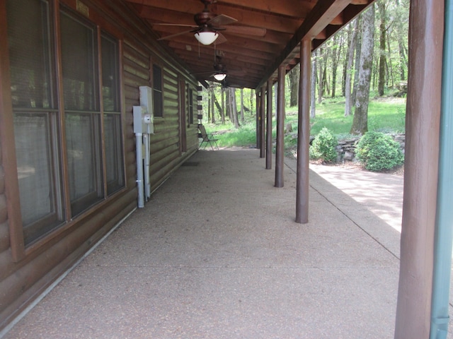 view of terrace with ceiling fan